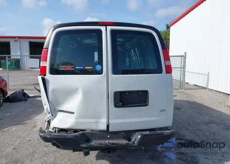 2019 Chevrolet Express 2500 Work Van z USA, uszkodzony, nr VIN 1GCWGAFP9K1275590